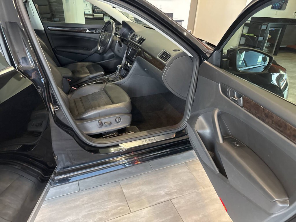 2014 Volkswagen Passat Image 16