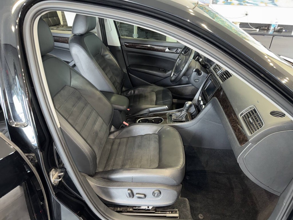 2014 Volkswagen Passat Image 18