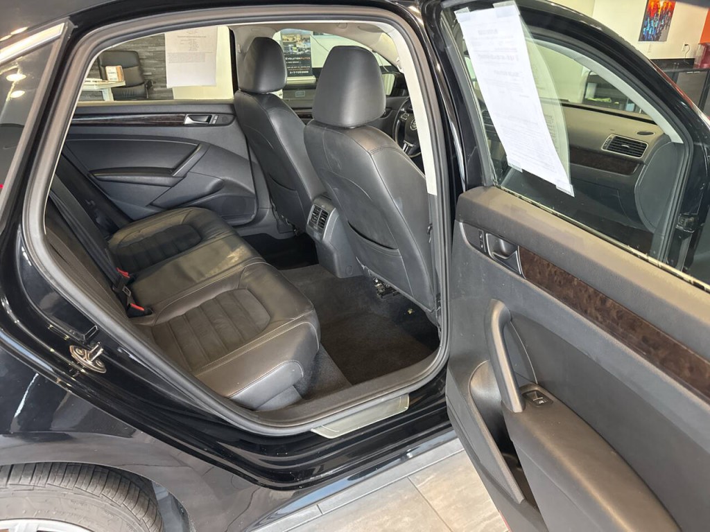 2014 Volkswagen Passat Image 21