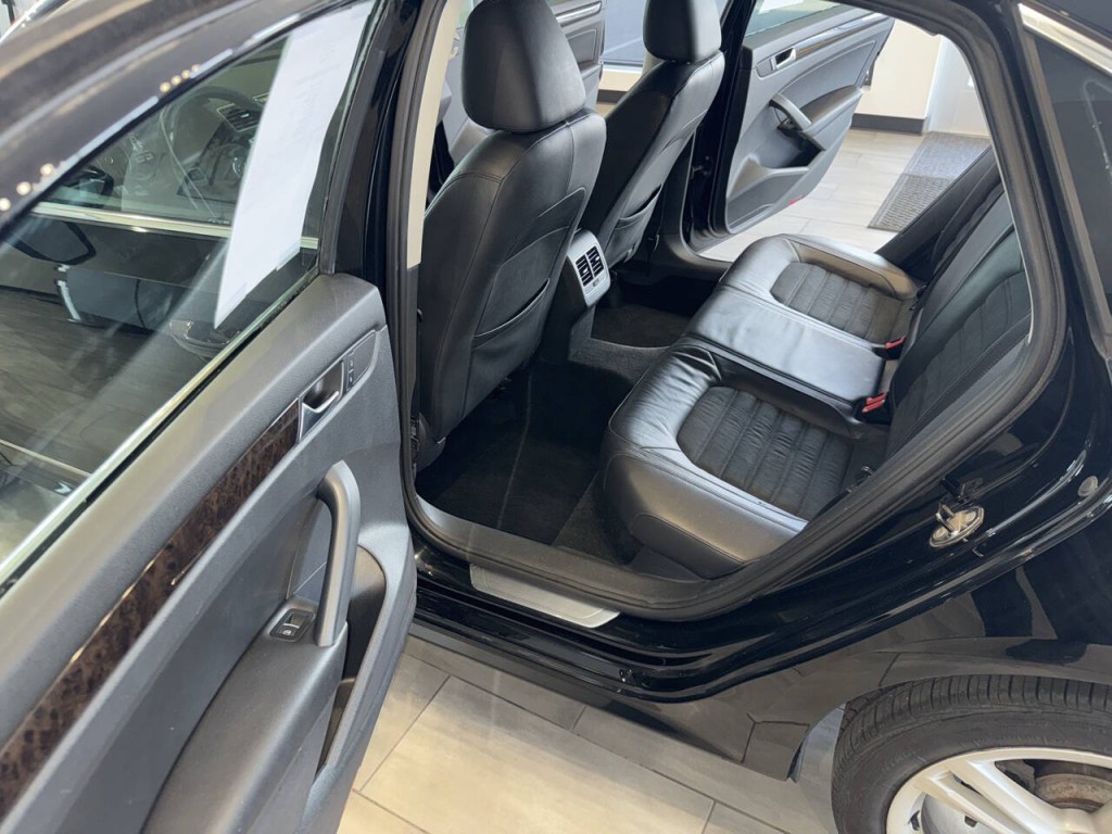 2014 Volkswagen Passat Image 22
