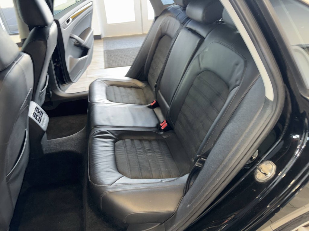 2014 Volkswagen Passat Image 23
