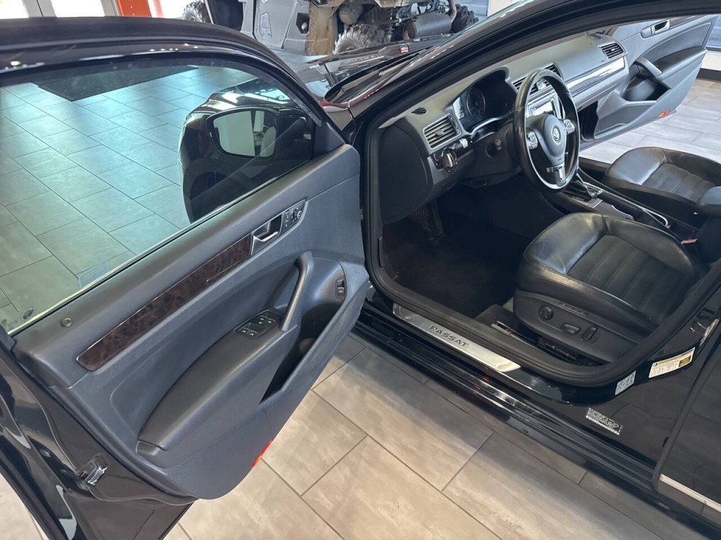 2014 Volkswagen Passat Image 24