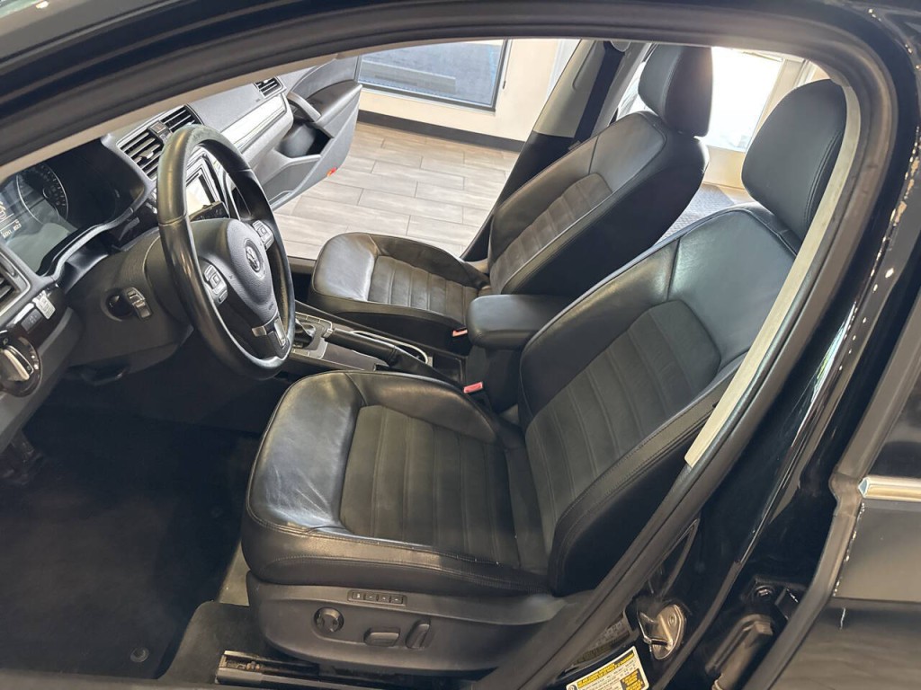 2014 Volkswagen Passat Image 25