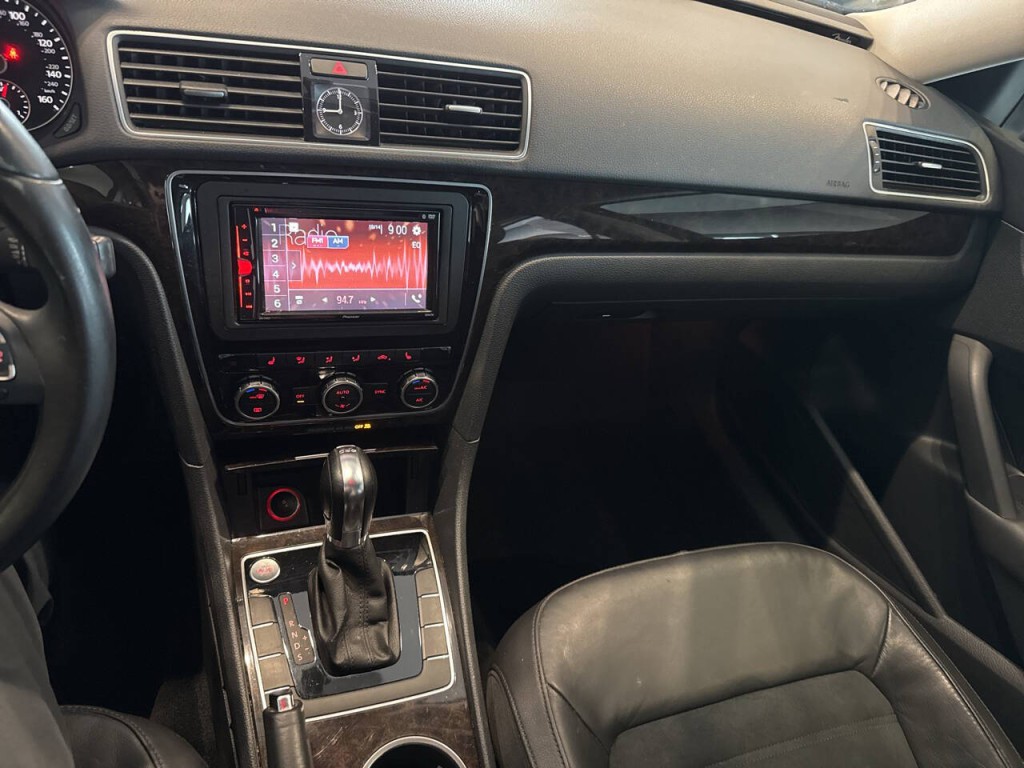 2014 Volkswagen Passat Image 27