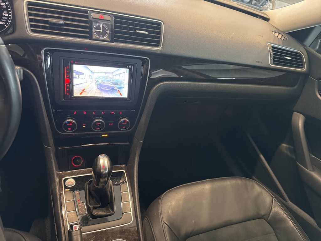 2014 Volkswagen Passat Image 31