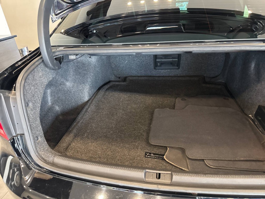 2014 Volkswagen Passat Image 33