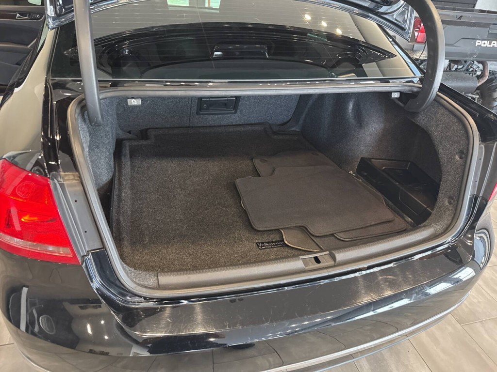 2014 Volkswagen Passat Image 34