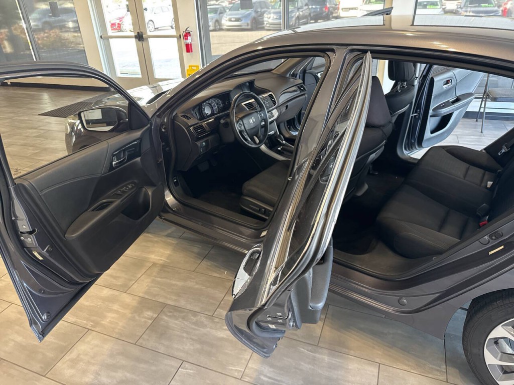 2013 Honda Accord Image 17