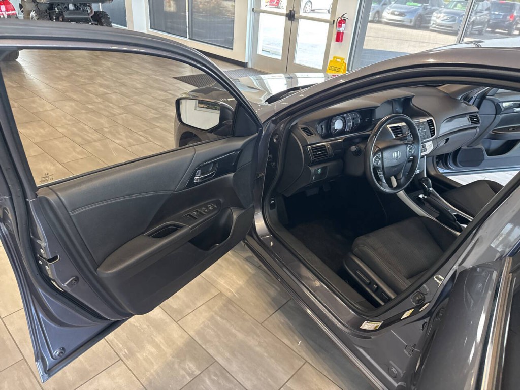 2013 Honda Accord Image 18