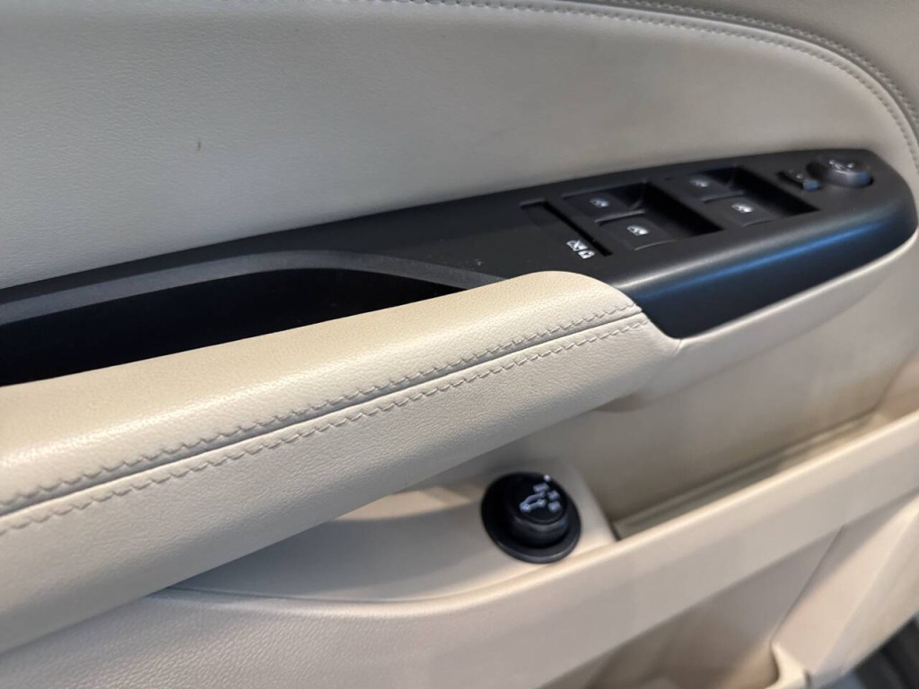 2013 Cadillac SRX Image 16