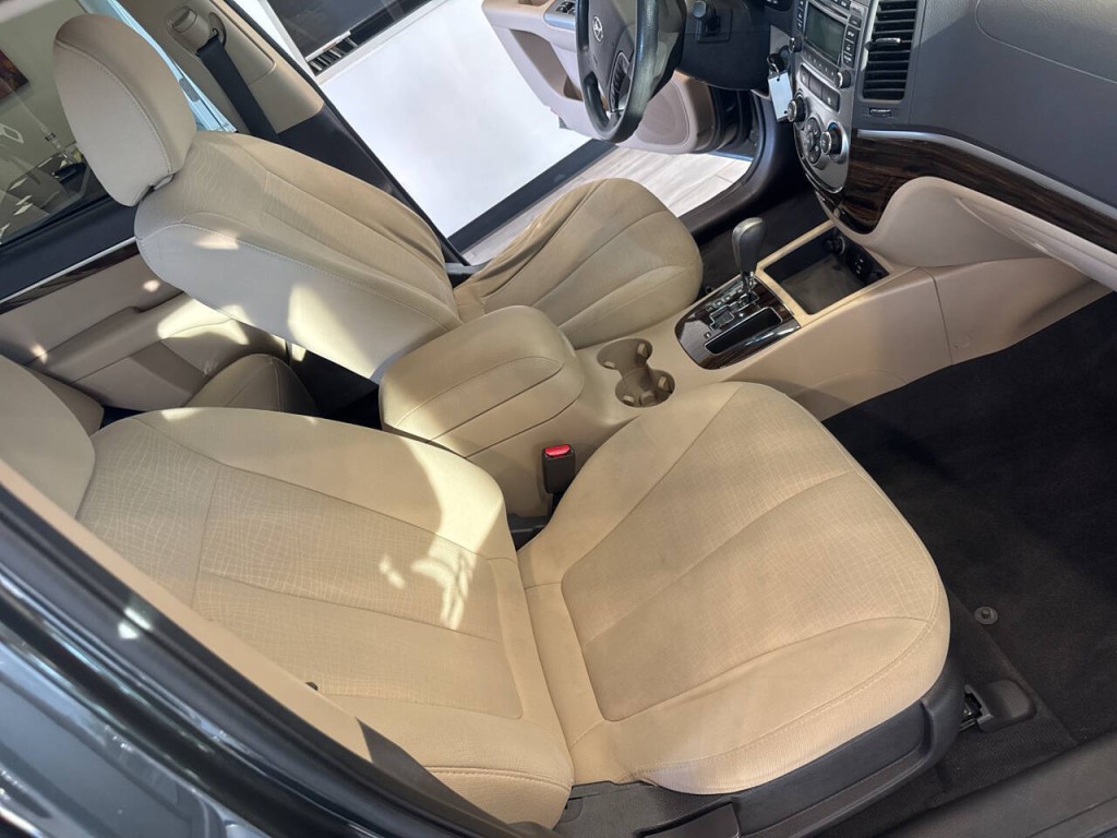 2011 Hyundai Santa Fe Image 28
