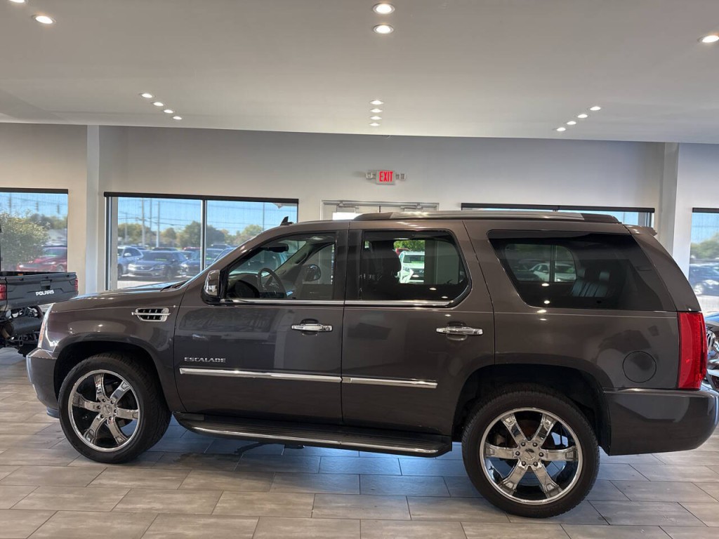 2011 Cadillac Escalade Image 8