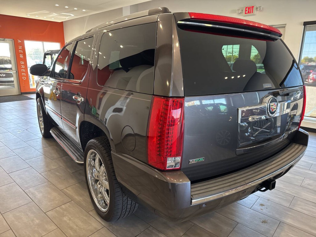 2011 Cadillac Escalade Image 9
