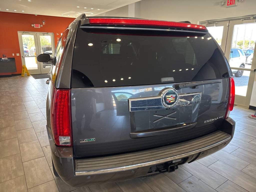2011 Cadillac Escalade Image 11