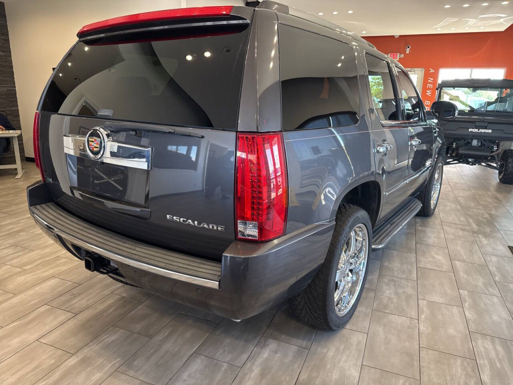 2011 Cadillac Escalade Image 14