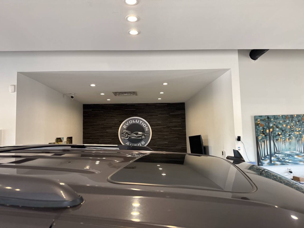 2011 Cadillac Escalade Image 15