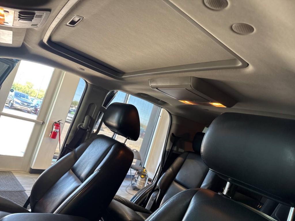 2011 Cadillac Escalade Image 26