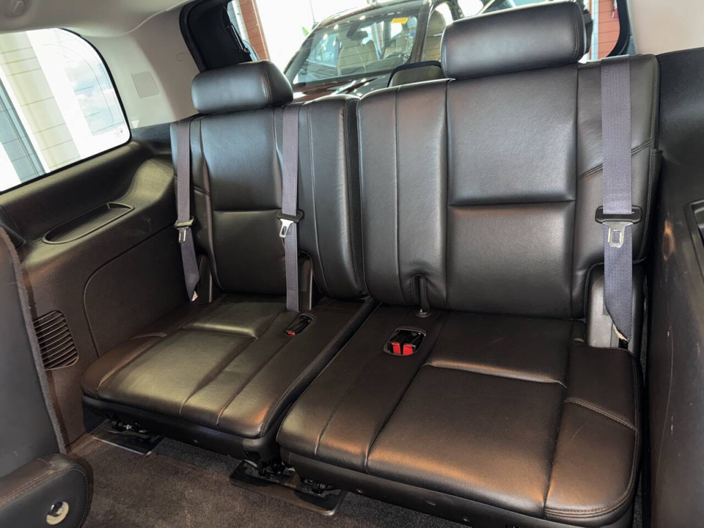 2011 Cadillac Escalade Image 29