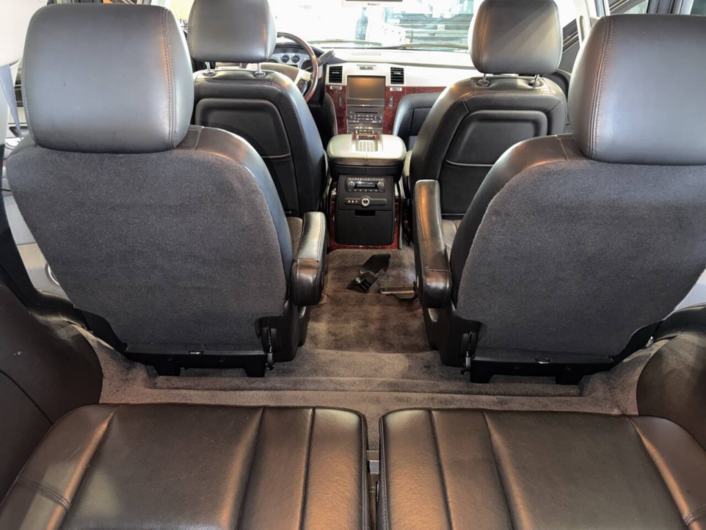 2011 Cadillac Escalade Image 31