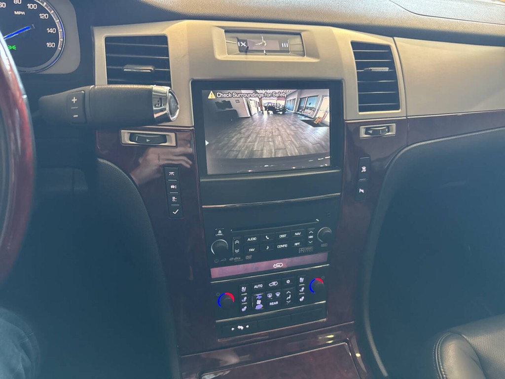 2011 Cadillac Escalade Image 33