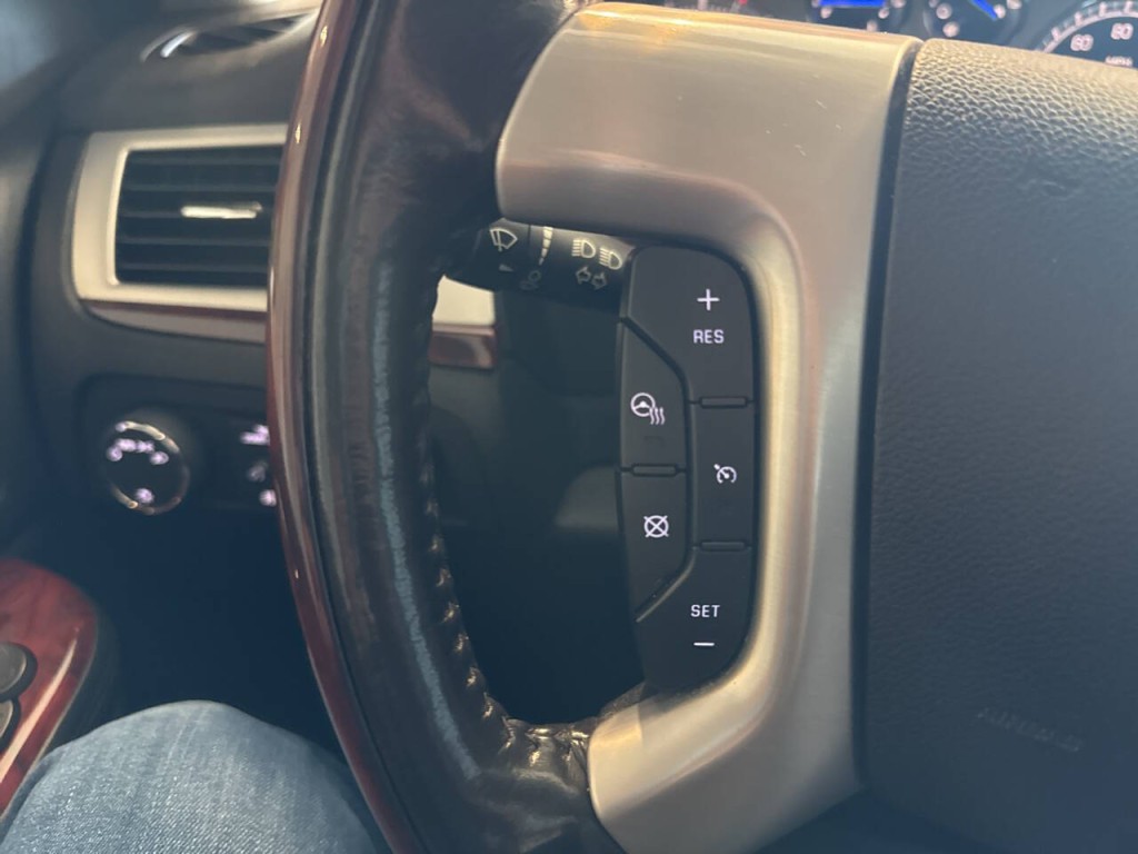2011 Cadillac Escalade Image 36