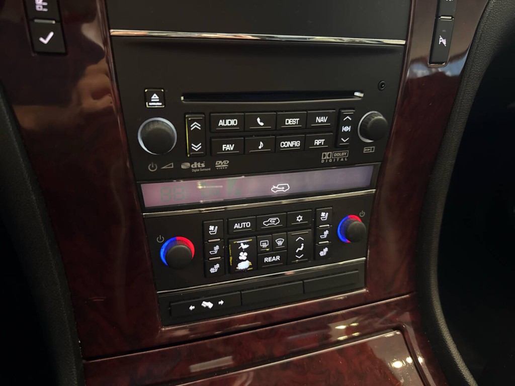 2011 Cadillac Escalade Image 37