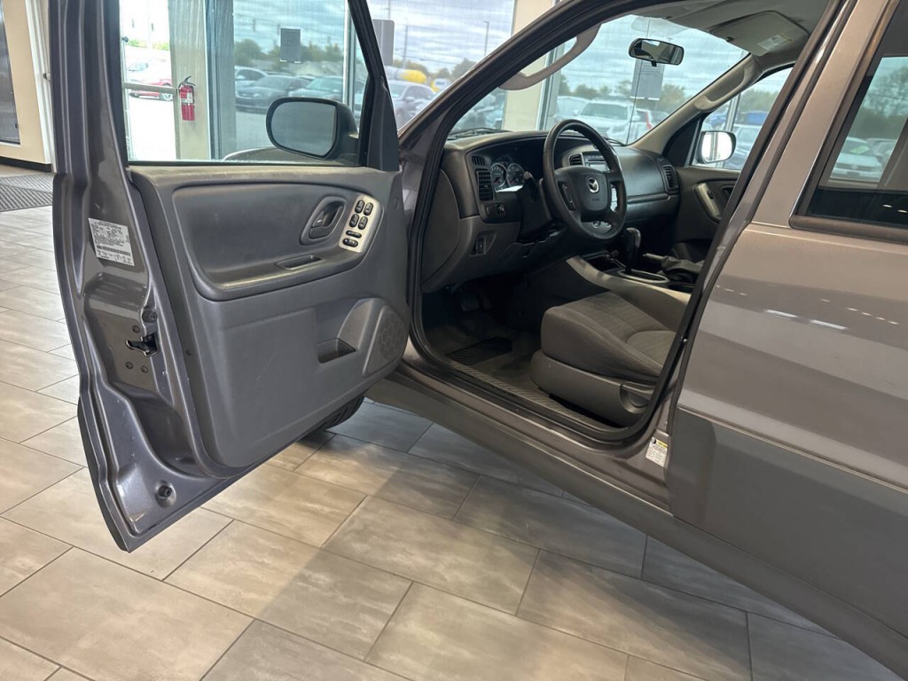 2006 Mazda Tribute Image 25