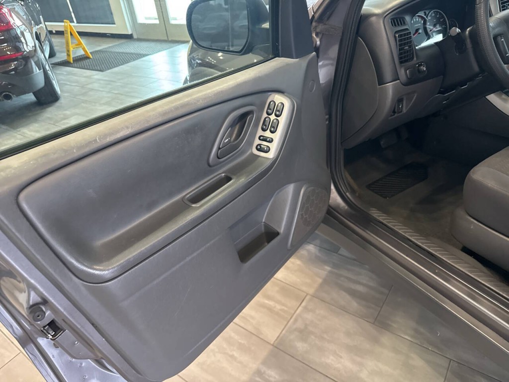 2006 Mazda Tribute Image 26