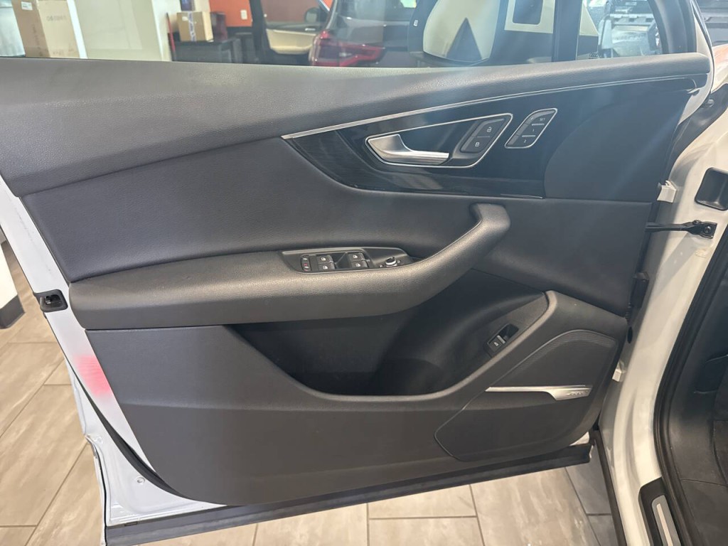 2017 Audi Q7 Image 16