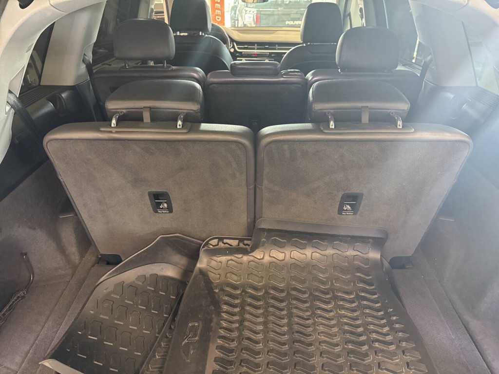 2017 Audi Q7 Image 32