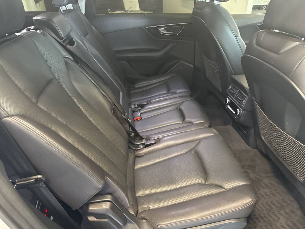 2017 Audi Q7 Image 37