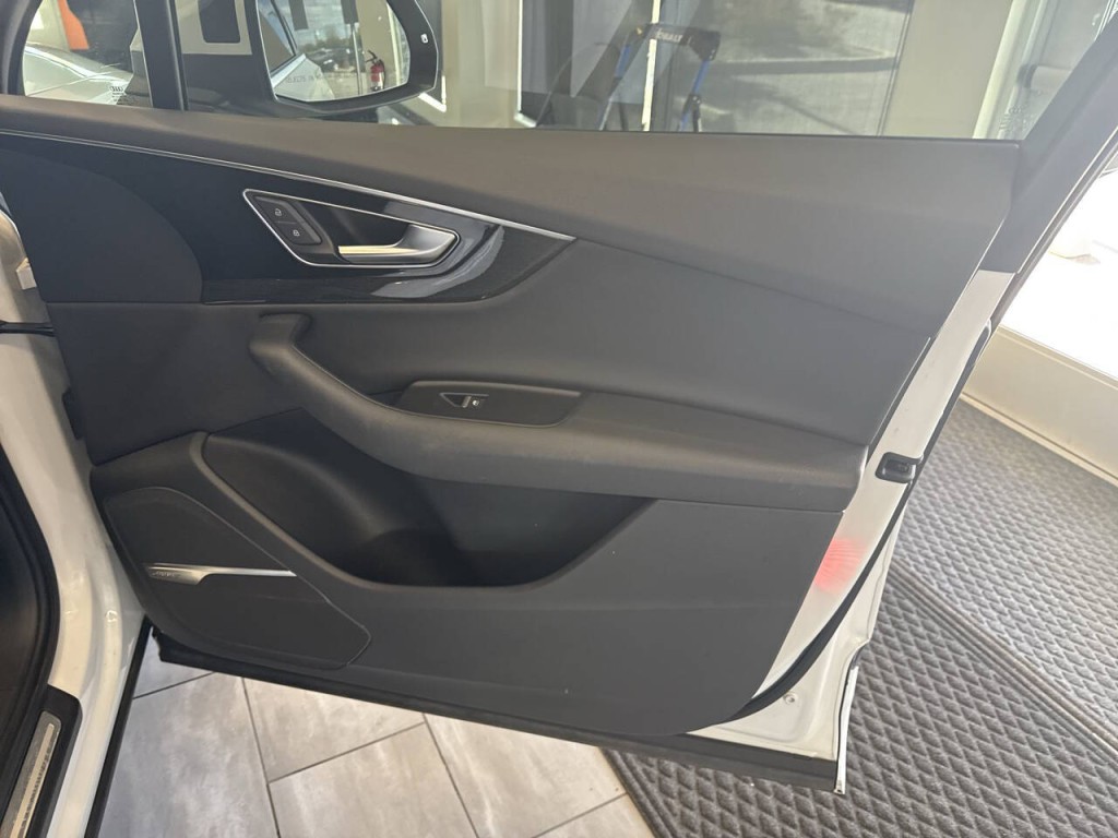 2017 Audi Q7 Image 40