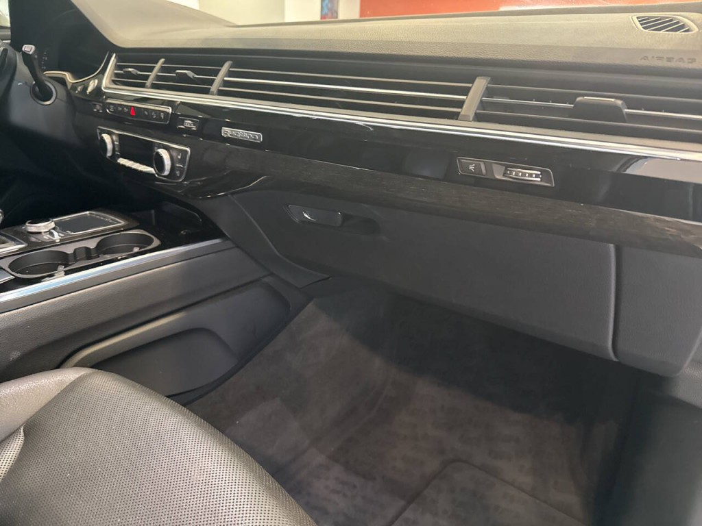 2017 Audi Q7 Image 42