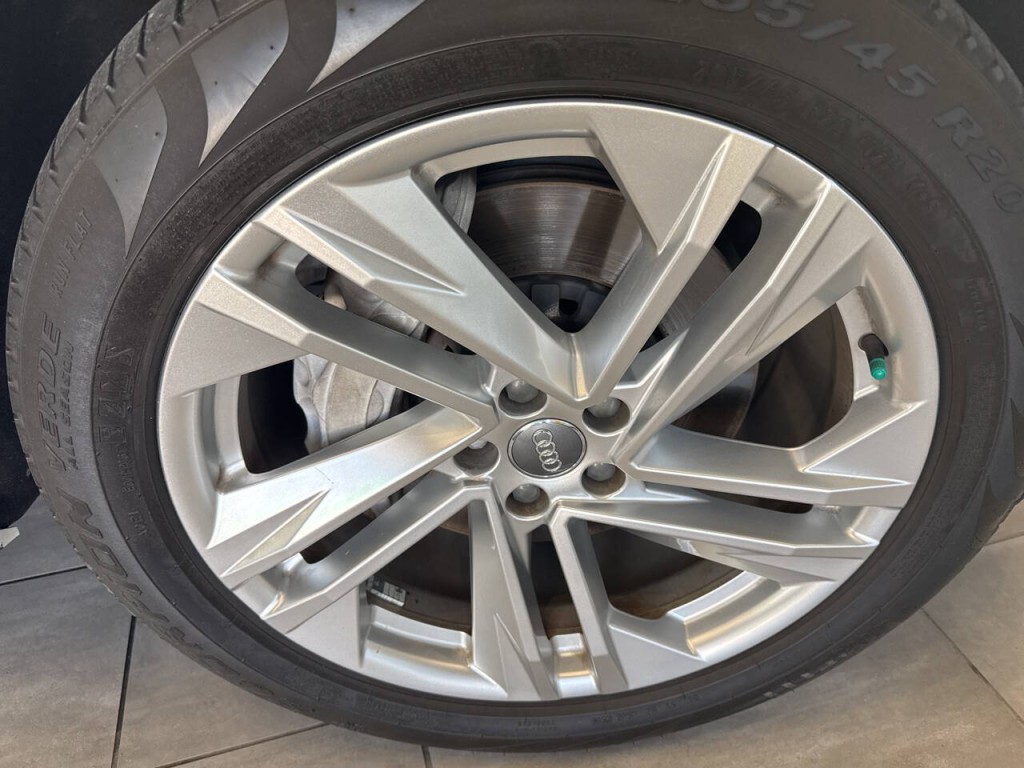 2017 Audi Q7 Image 43