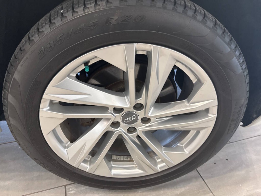 2017 Audi Q7 Image 45