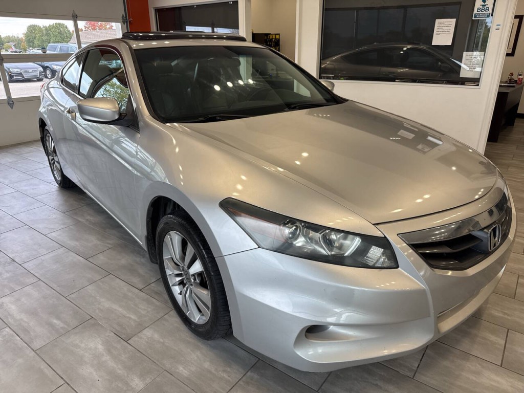 2011 Honda Accord Image 2