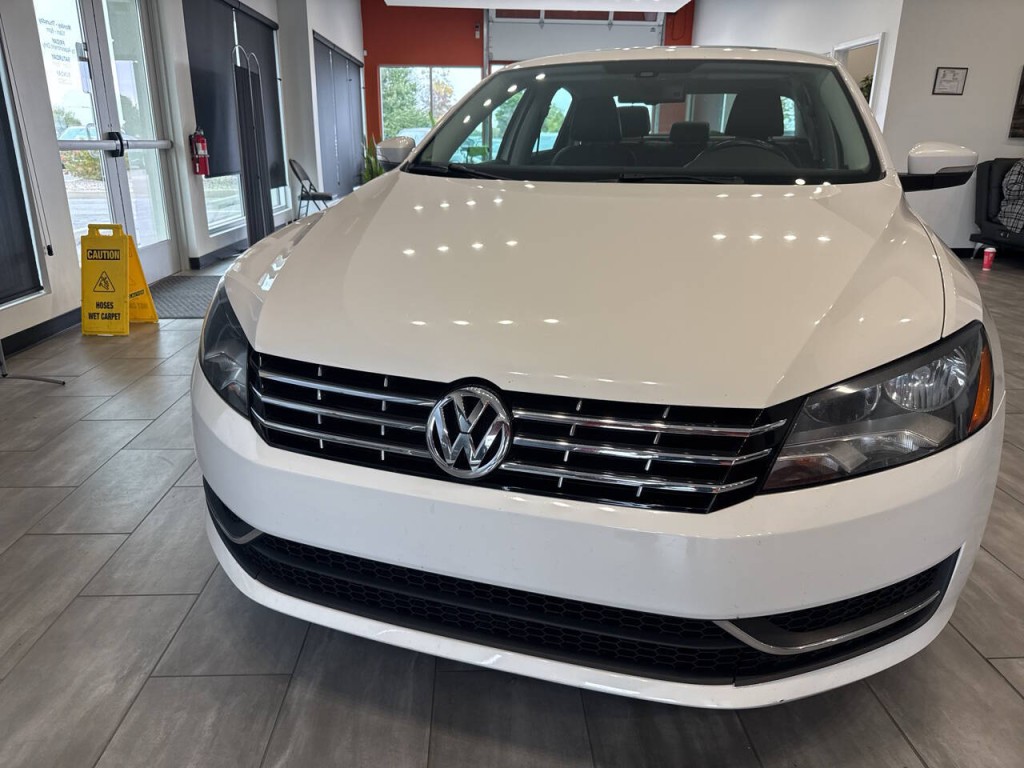 2013 Volkswagen Passat Image 4