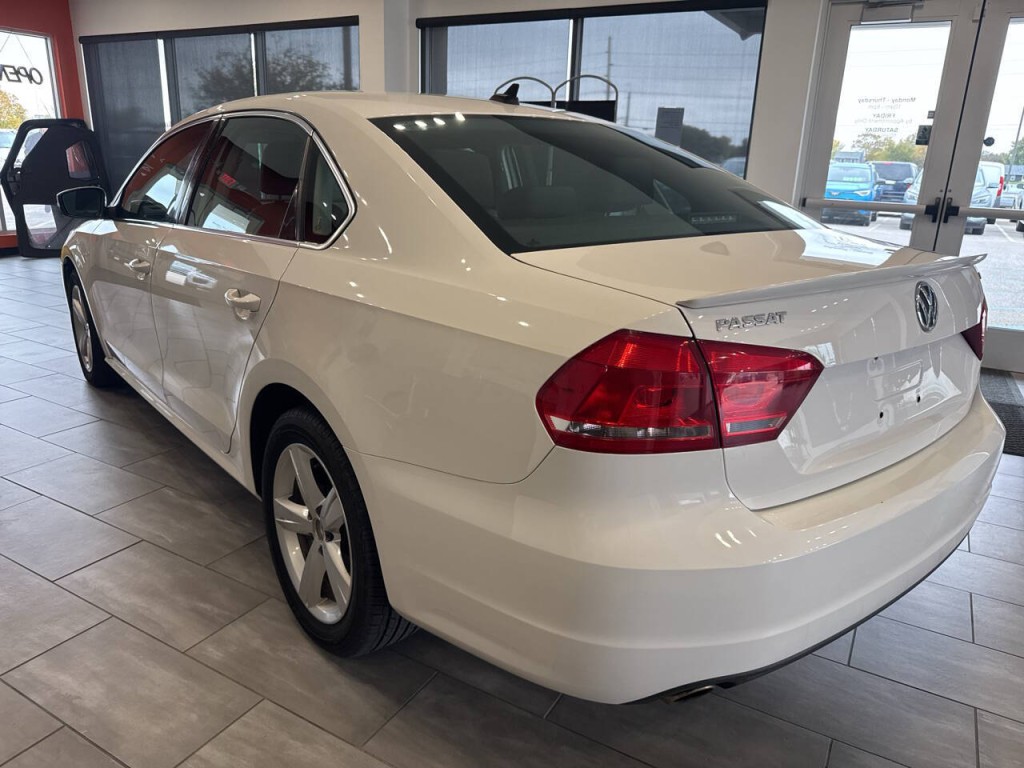 2013 Volkswagen Passat Image 10