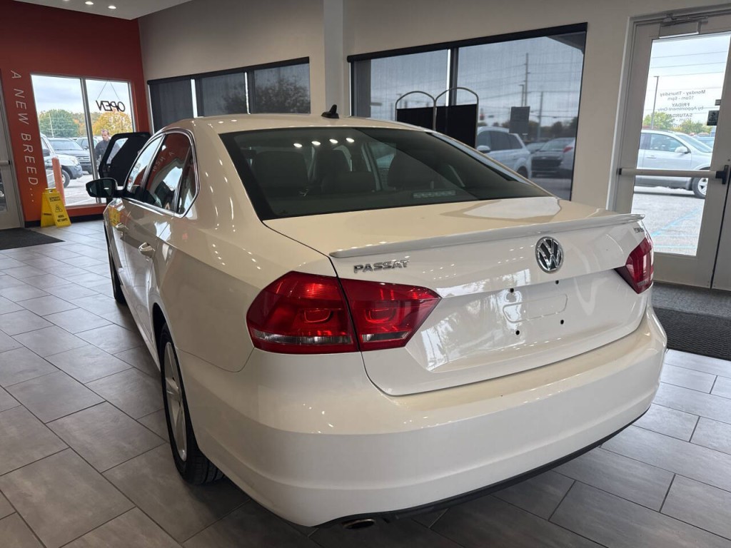 2013 Volkswagen Passat Image 11