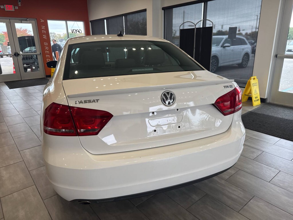 2013 Volkswagen Passat Image 12