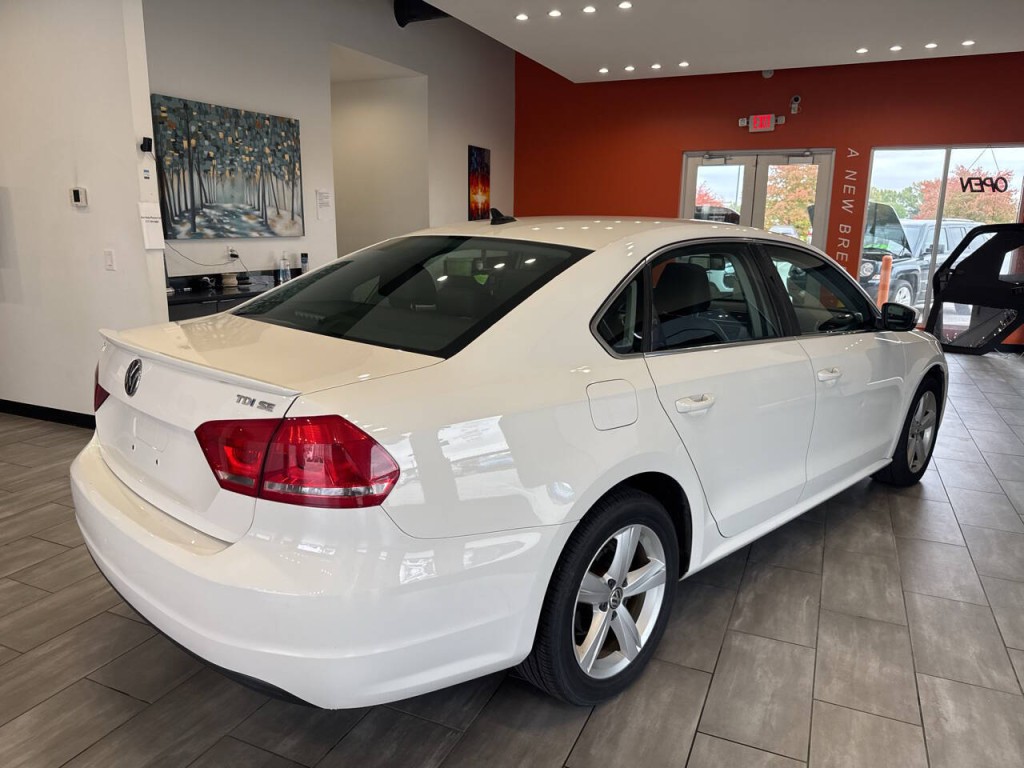 2013 Volkswagen Passat Image 14