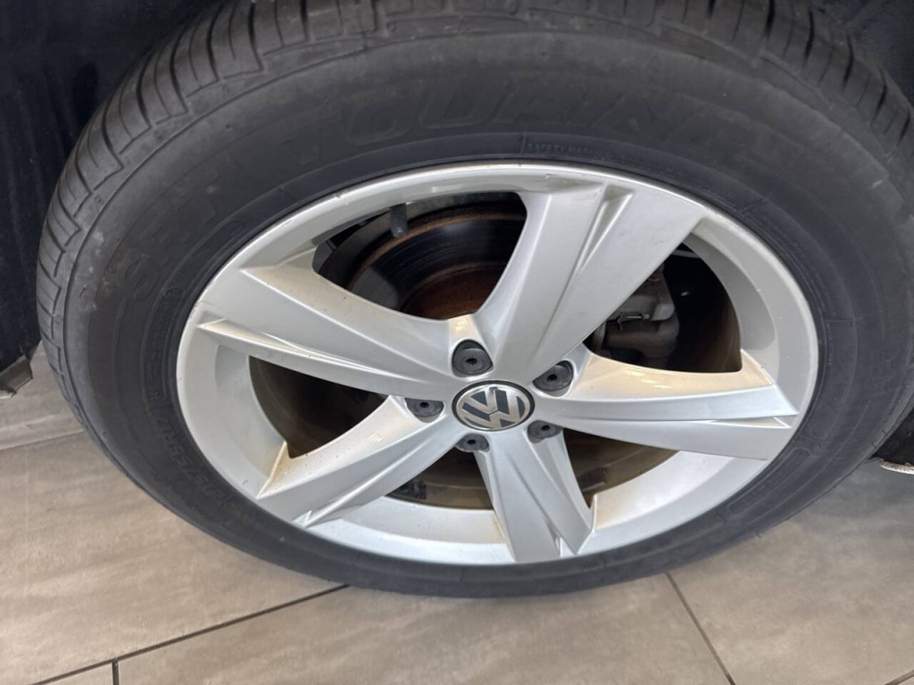 2013 Volkswagen Passat Image 15