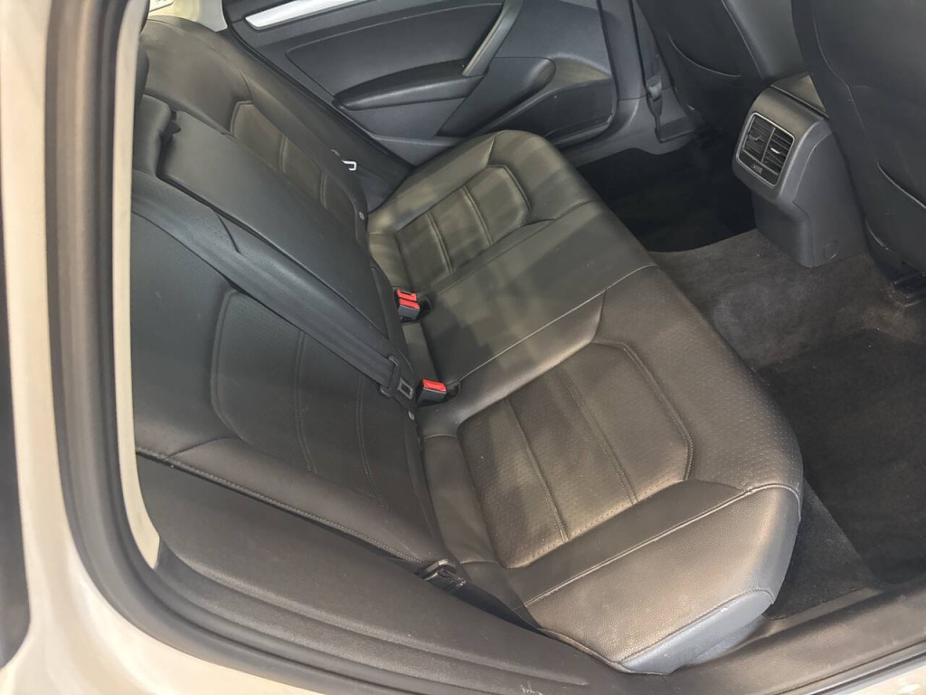 2013 Volkswagen Passat Image 20