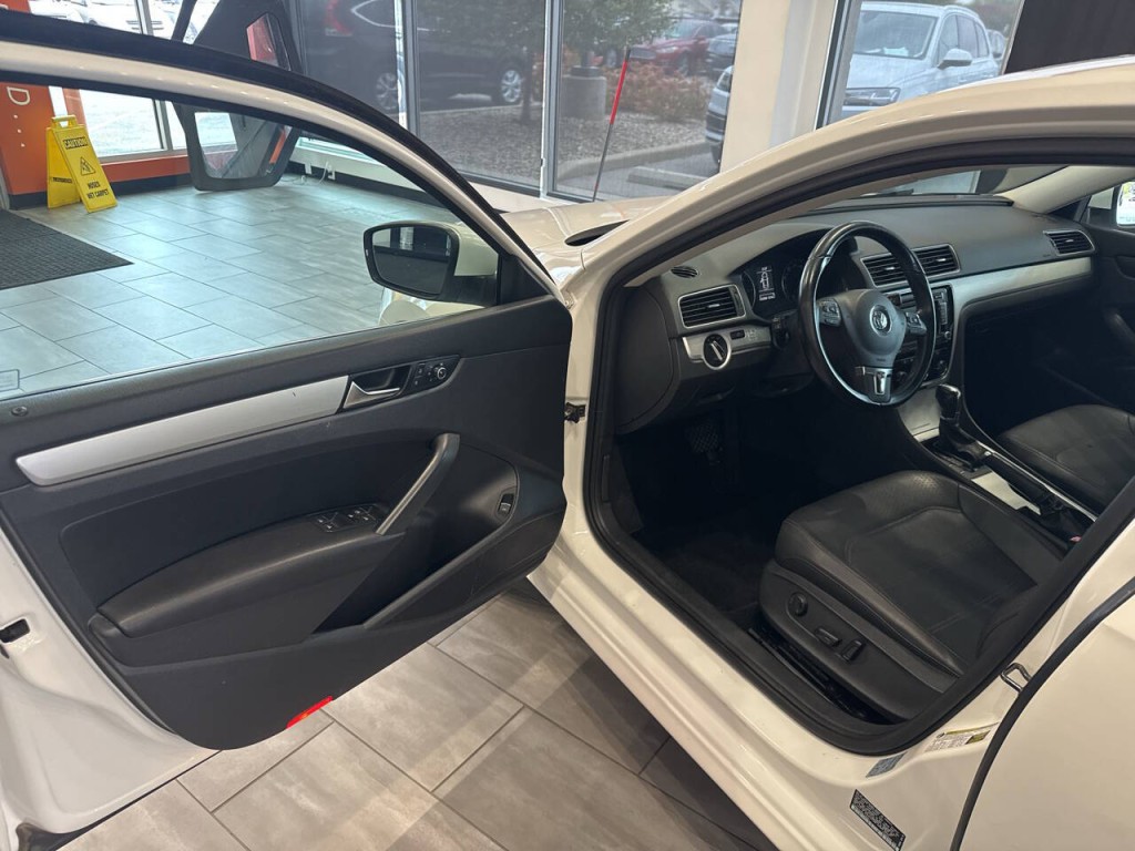 2013 Volkswagen Passat Image 21