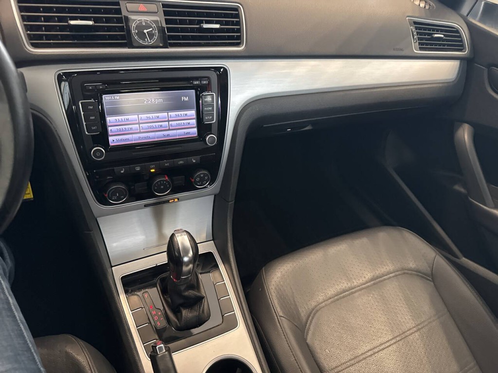 2013 Volkswagen Passat Image 26