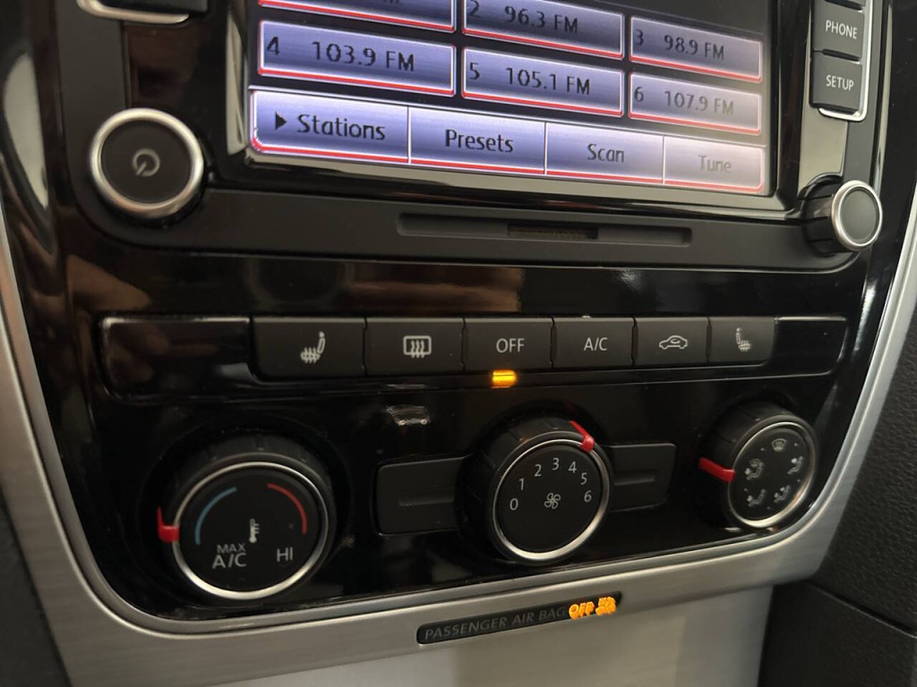 2013 Volkswagen Passat Image 27