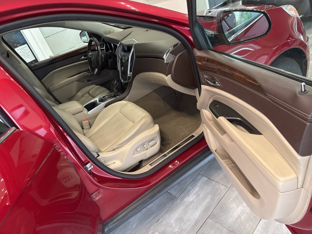 2012 Cadillac SRX Image 18