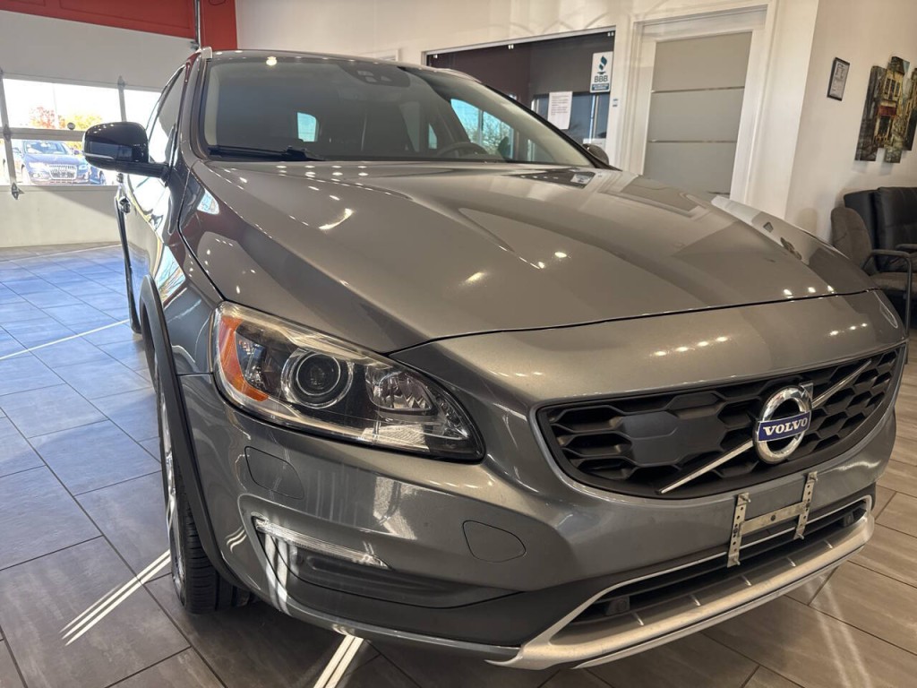 2018 Volvo V60 Image 1