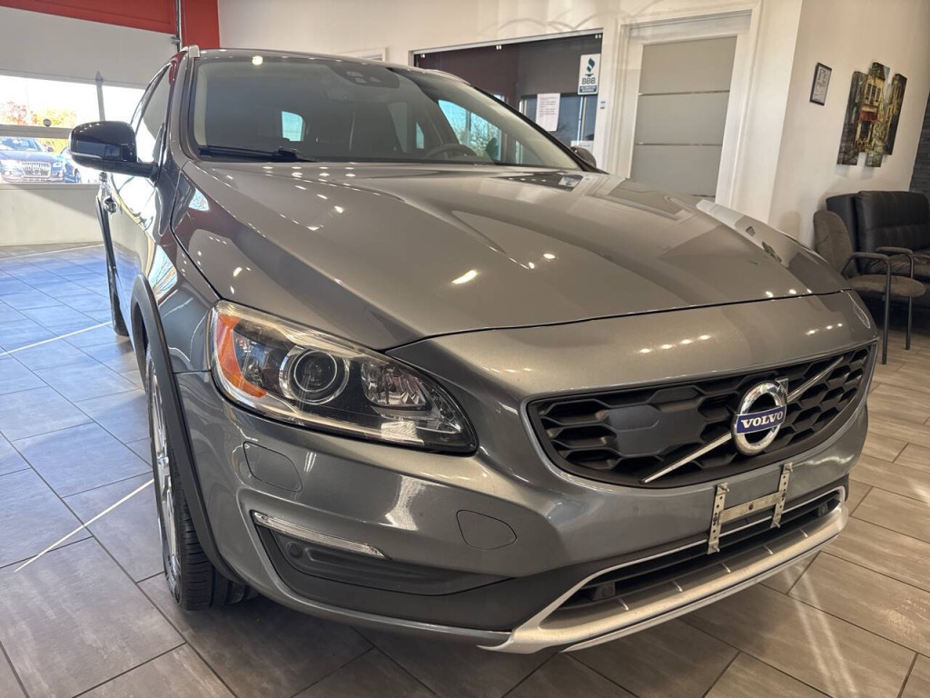 2018 Volvo V60 Image 2