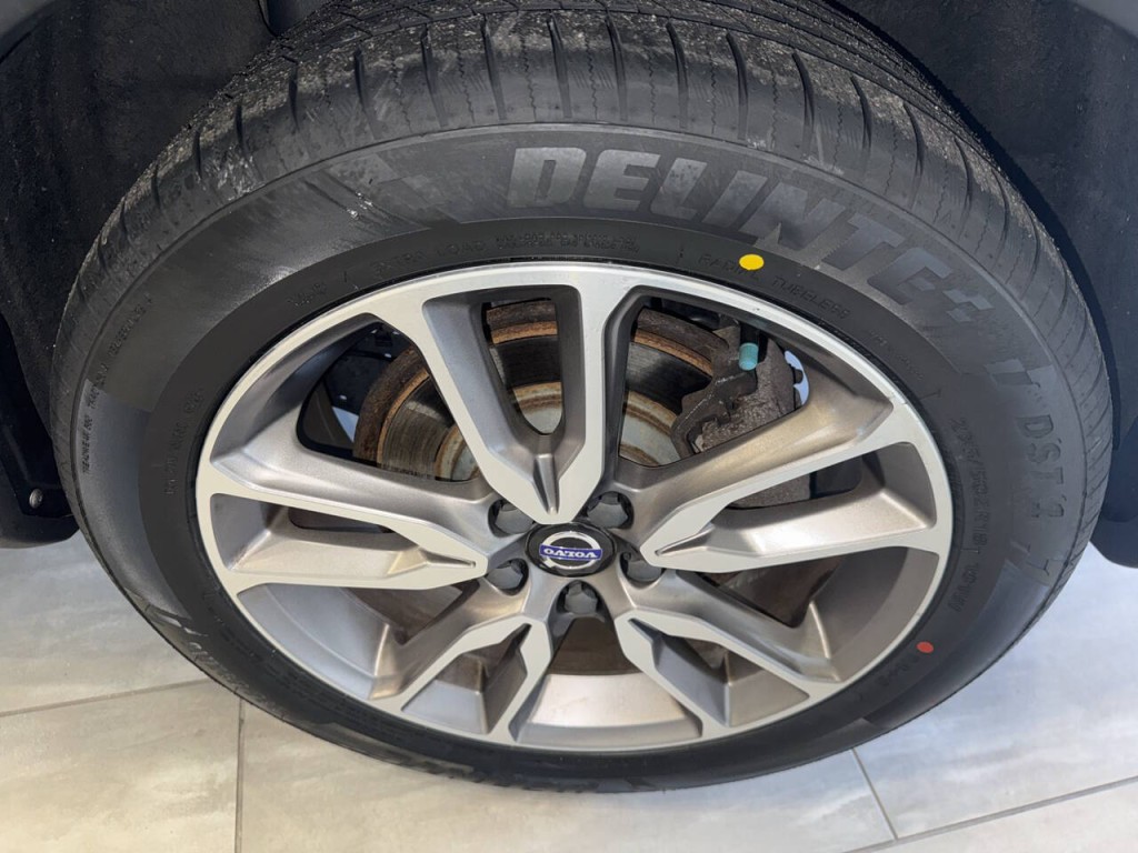 2018 Volvo V60 Image 13